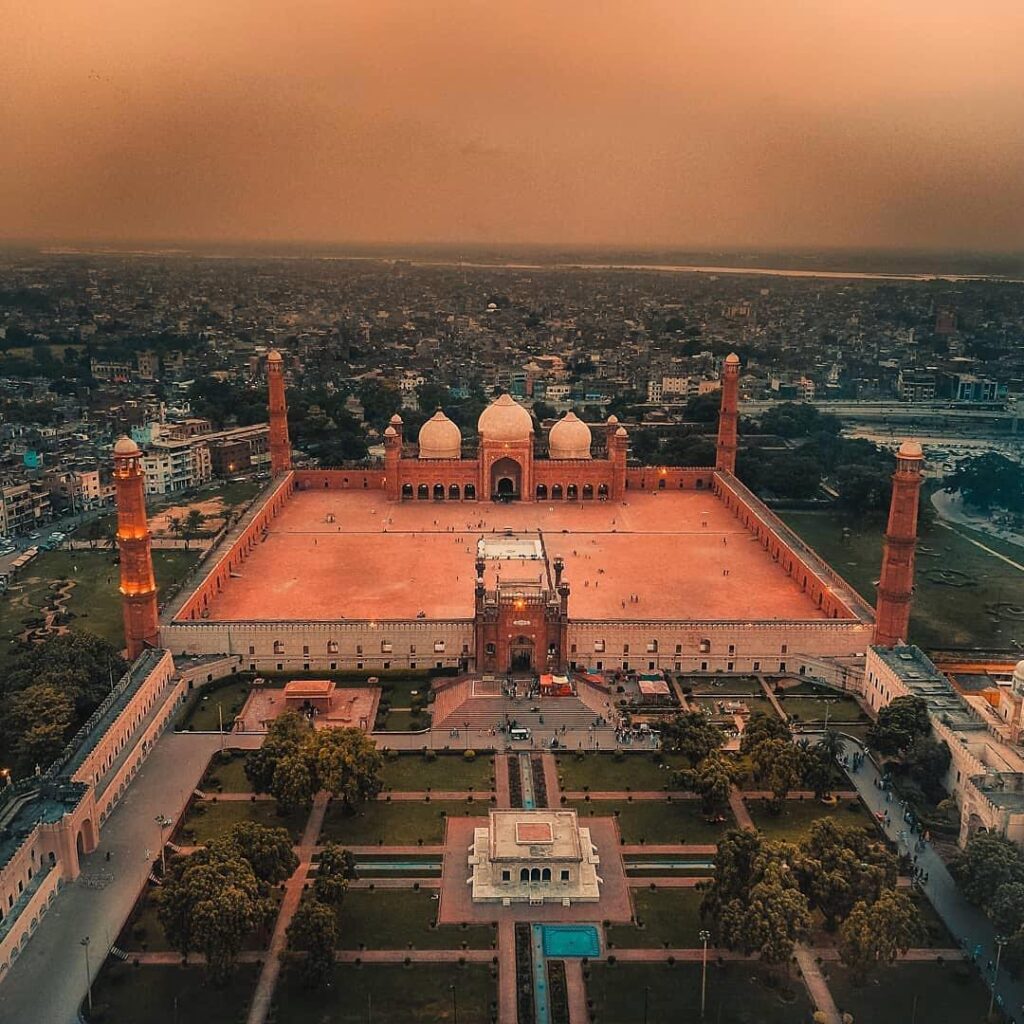 Badshahi Mosque Lahore Pakistan, adventure lord